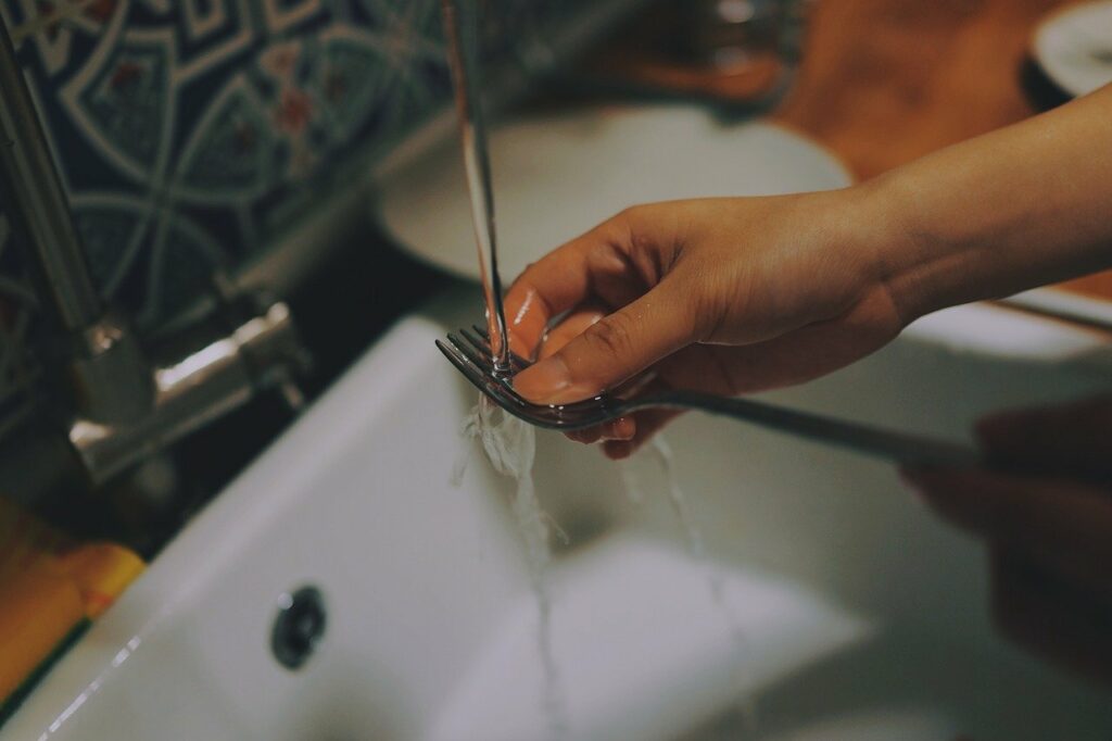 dishes, sink, tap-691541.jpg